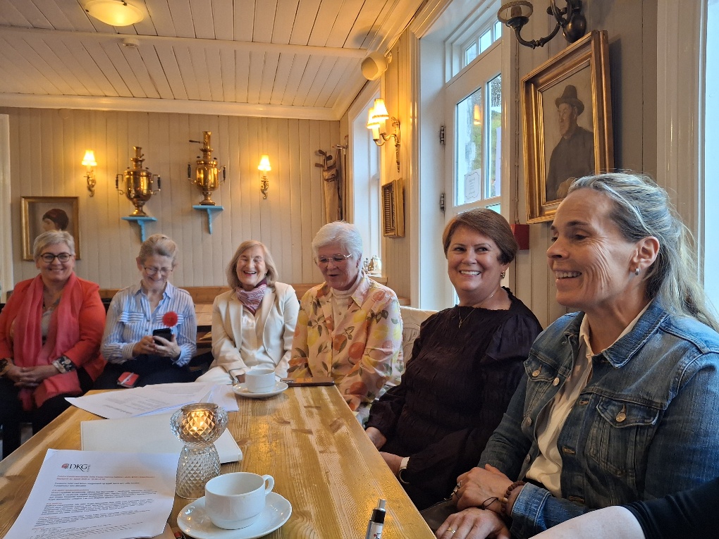 Signý Óskarsdóttir, Jónína Eiríksdóttir, Soffía Sigurjónsdóttir, Theodóra Þorsteinsdóttir, Elísabet Jóhannesdóttir, Kristín Gísladóttir