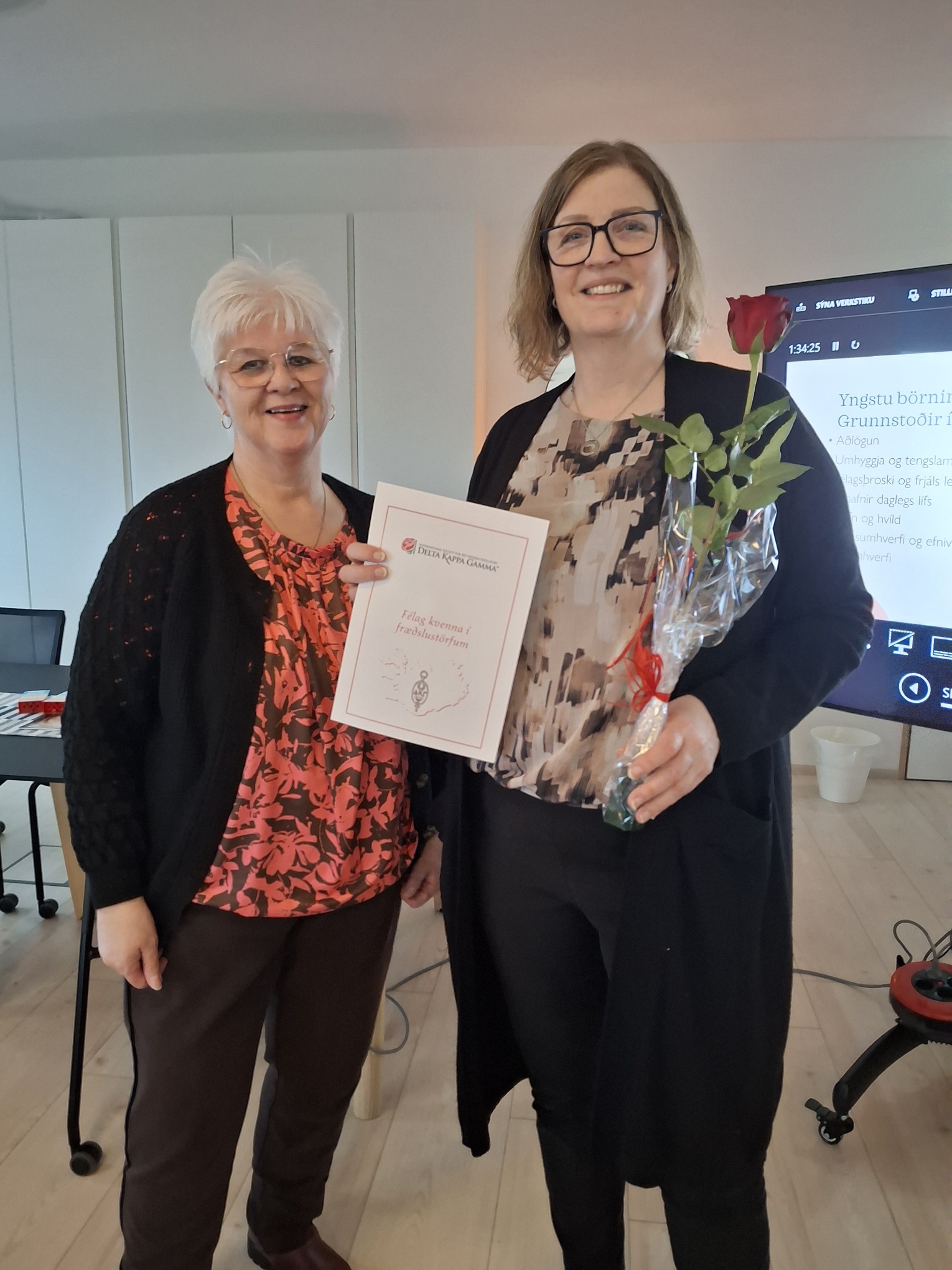 Theodóra Þorsteinsdóttir og Ingunn Sveinsdóttir