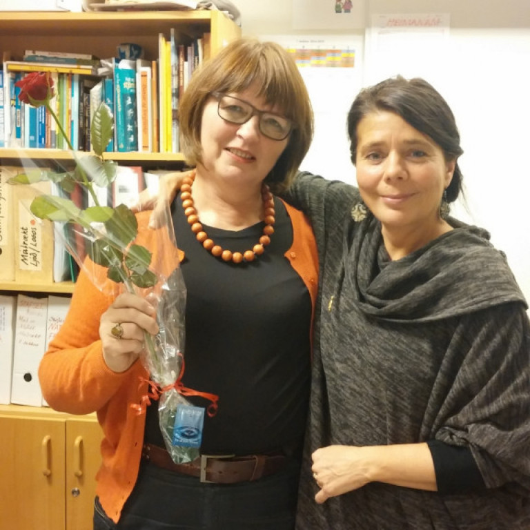 Góðar samstarfskonur: Björg Eiríksdóttir sem fræddi okkur um söguaðferðina og Linda Brá, lambdasystir.