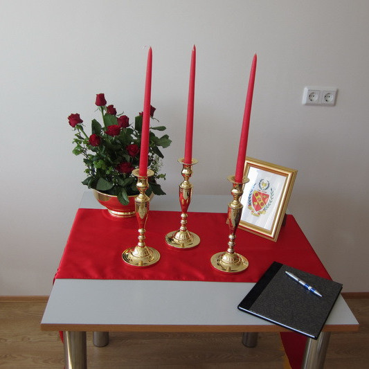 Kveikt á kertum í upphafi fundar