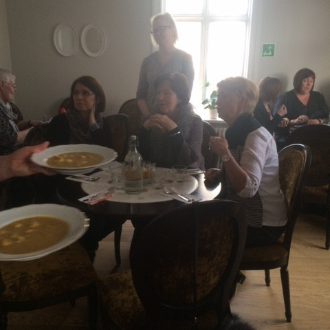 Girnileg kjúklingasúpa og heimabaka brauð, ummm...