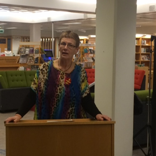 Eygló Björnsdóttir, landssambandsforseti, ávarpar Þeta-systur á febrúarfundi 2016