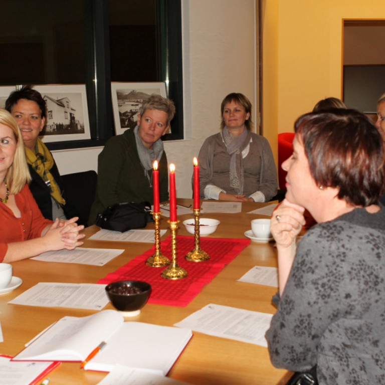 Hlustað af athygli í Bergi