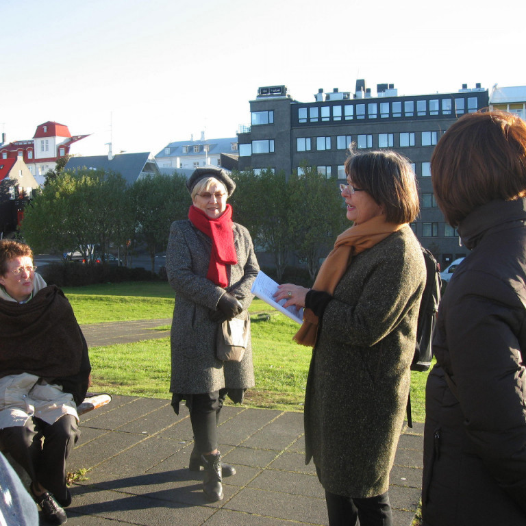 Svana segir frá styttu Ingólfs Arnarsonar