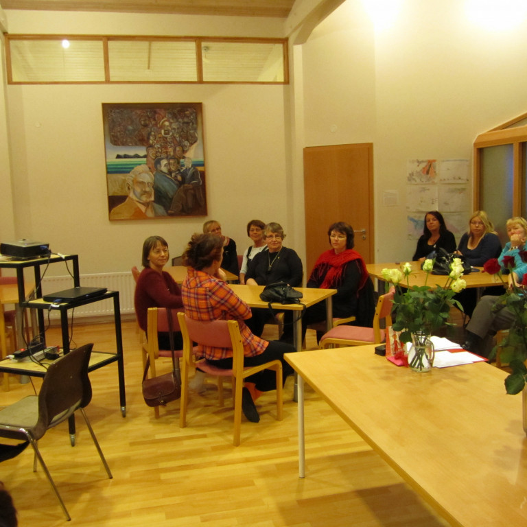 Sagt frá náttúrufræðikennslu í skólanum.