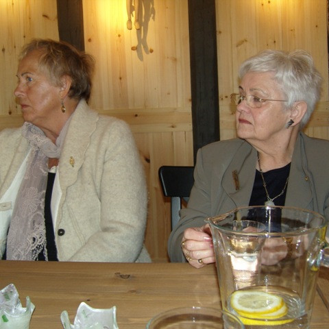 Hildur Þorsteinsdóttir og Helga Guðmarsdóttir til hægri.