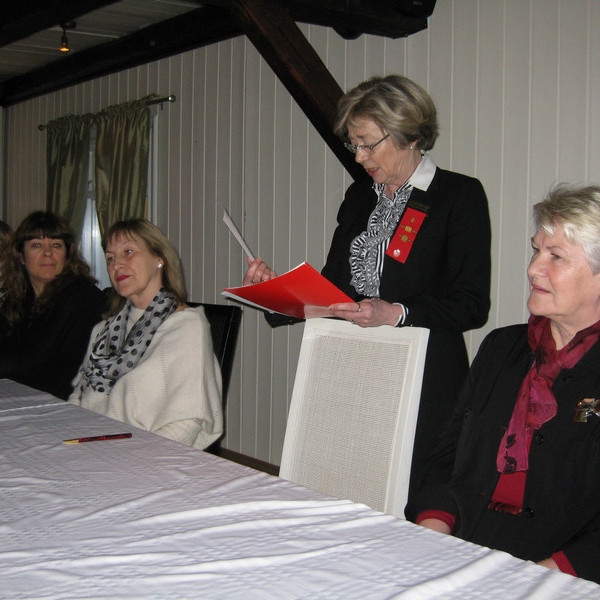 Sigríður Ragna ávarpar Deltadeild: : Jóhanna, Ásta, Brynja, Soffía, Sigríður Ragna og Sigrún