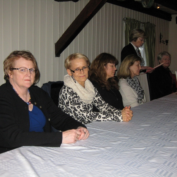 Fundarkonur að Hafnarstræti 2:Jóhanna, Ásta, Brynja, Soffía, Sigríður Ragna og Sigrún