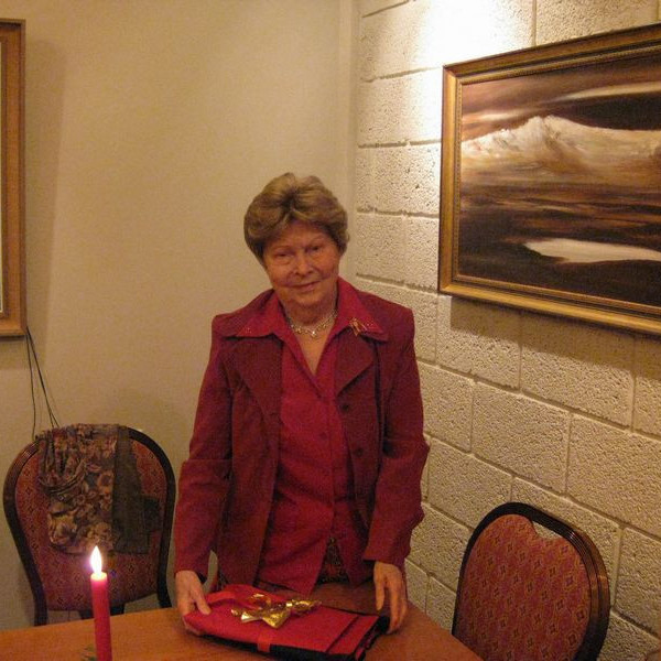 Afmælisbarnið með gjöfina!!