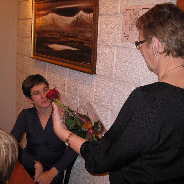 Gestur kvöldsins var Meredith Gicco frá Bandaríkjunum og fékk smá glaðning fyrir að segja okkur frá jólahefðum í sinni heimabyggð.