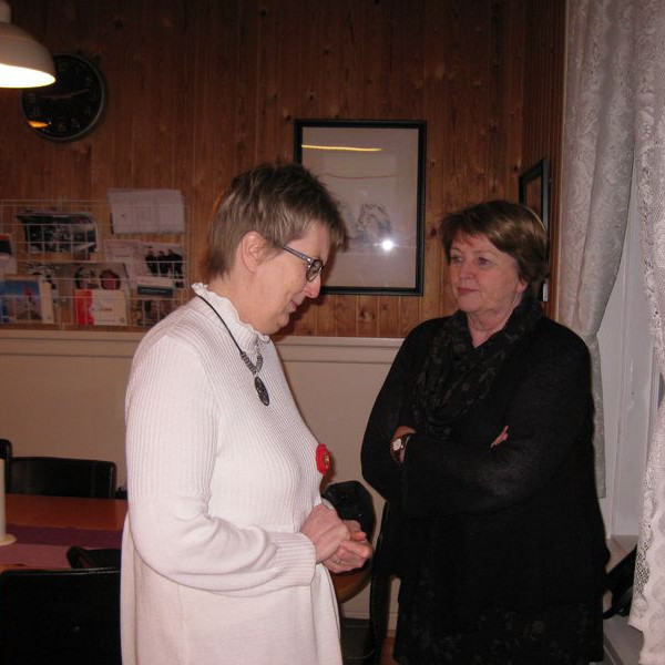 María og Anna Jóhanns ræða málin....