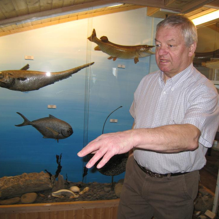 magni_segir_fra_fiskum_a_natturugripasafninu