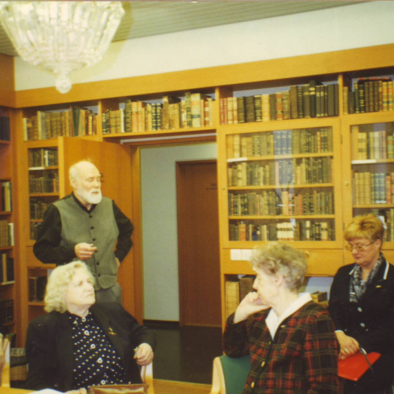 heimsokn7_i_arnasafn_12_april__97