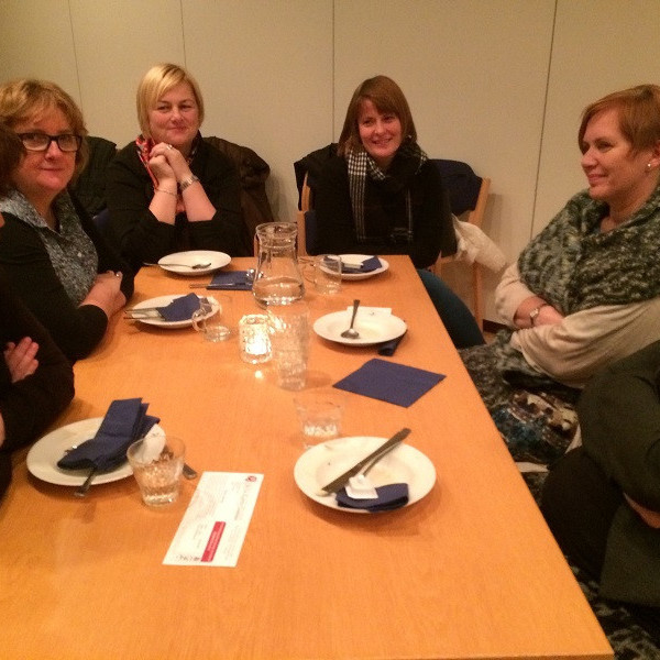 Sælar og glaðar eftir góða súpu frá Réttinum