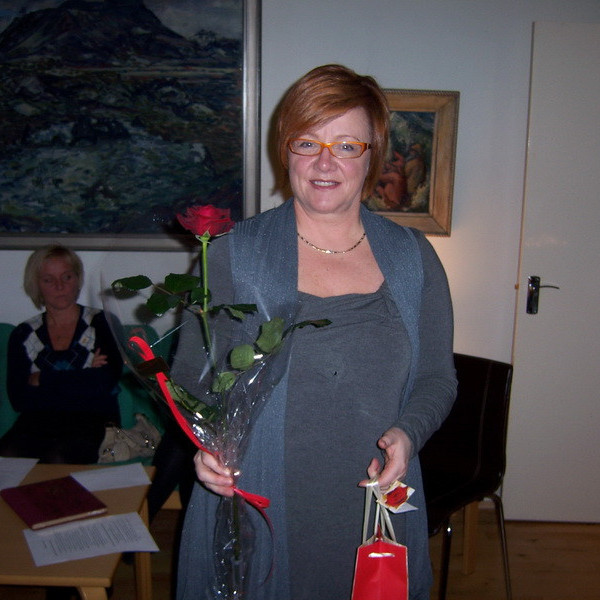 Erna fékk smá gjöf fyrir að útvega ódýra rútu í Reykjadalinn