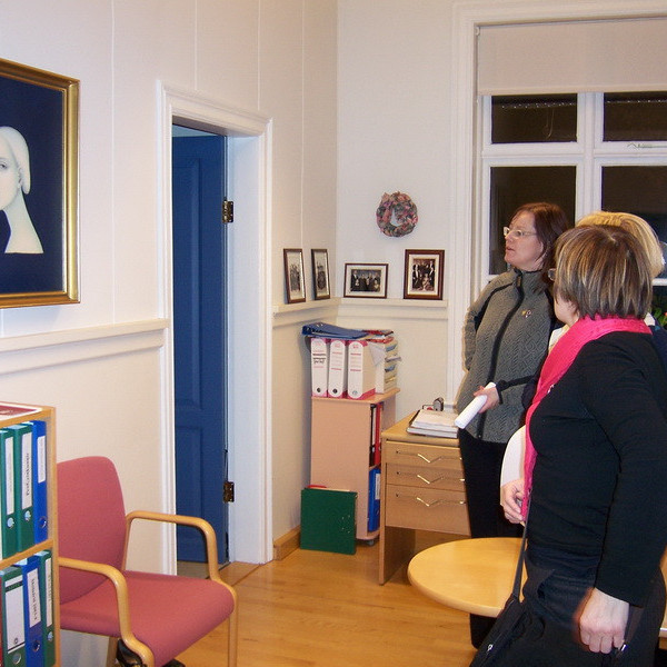 Betasystur æfa sig í myndlestri.