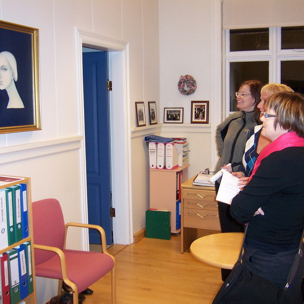 Betasystur æfa sig í myndlestri.