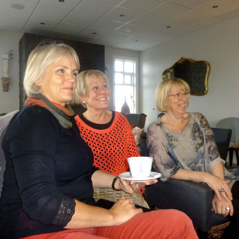 Kaffi drukkið eftir góðan mat í Grímsborgum. Erna, Björg og Guðrún.