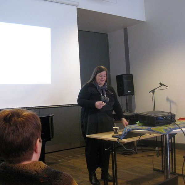 Dr. Svava Pétursdóttir flytur erindi.