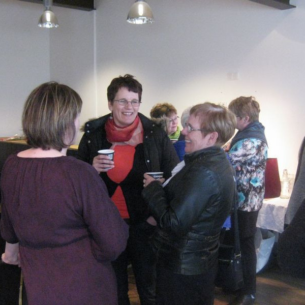 Í hádegishléi voru málin rædd og vinabönd treyst.