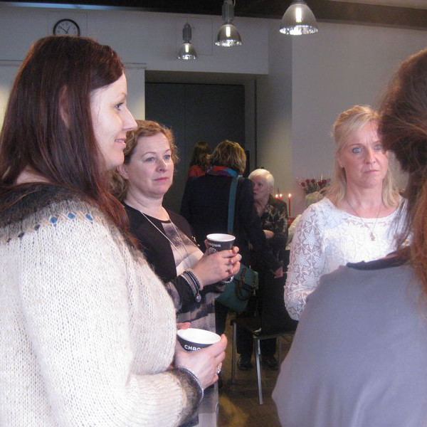 Í hádegishléi voru málin rædd og vinabönd treyst.