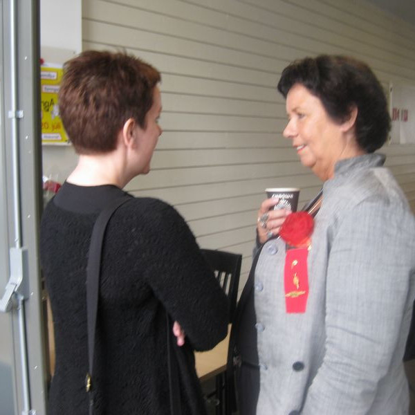 Í hádegishléi voru málin rædd og vinabönd treyst.