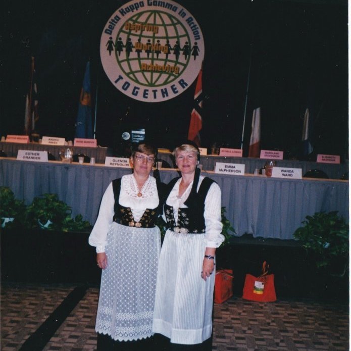 Alþjóðaþing í Columbus Ohio 1996. Forseti og varaforseti, Sigrún Klara Hannesdóttir og Sigrún Jóhannesdóttir sóttu þingið.