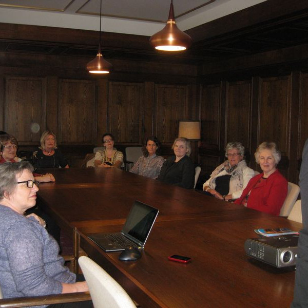 Hjá Gunnlaugu formanni í Tollinum. Fundur í apríl.