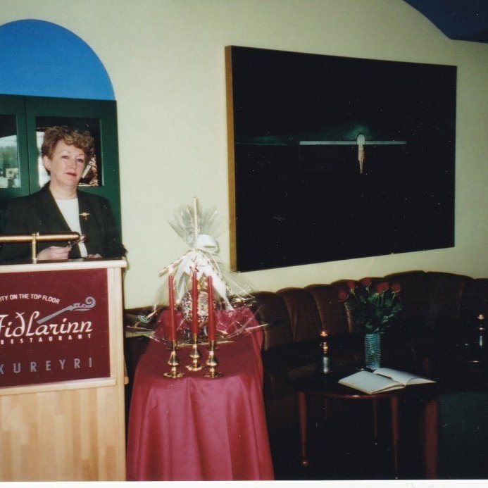 Afmælishóf á Fiðlaranum. Helga Thorlacius formaður Betadeildar