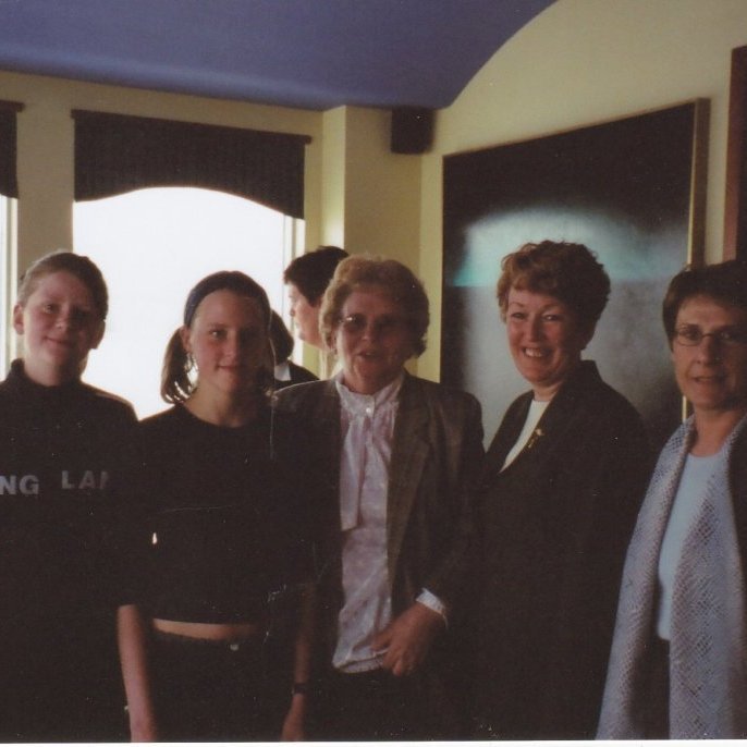 Barnabörn Magneu frá Kleifum, Magnea, Helga Thorlacius og Anna Þóra Baldursdóttir