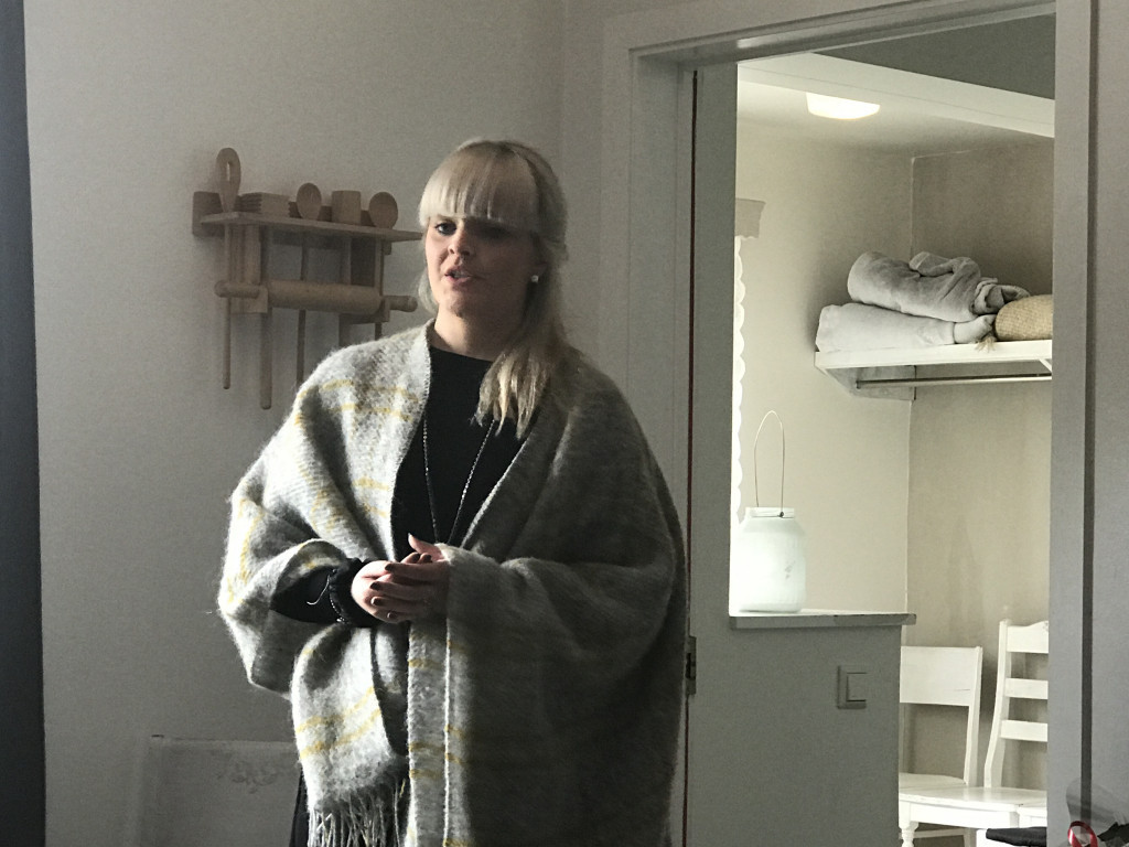 Tónlistarkonan Silja Garðarsdóttir skemmtir okkur með söng