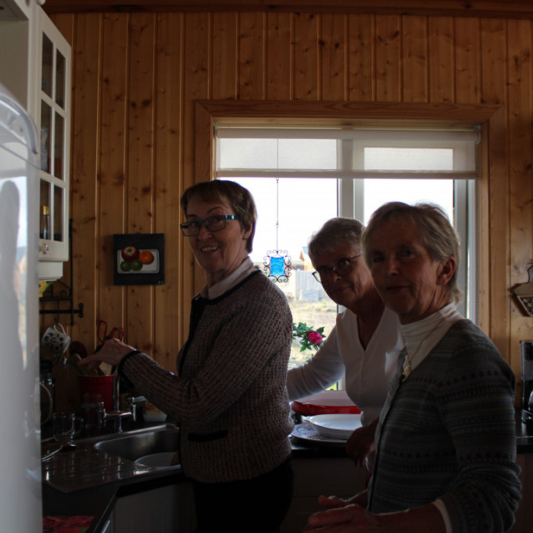 Ragnheiður, Stefanía og Margrét öflugar í eldhúsinu.