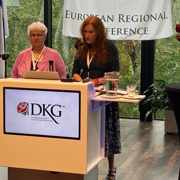 Sigrún Klara Hannesdóttir og Debbie LeBlanc alþjóðaforseti