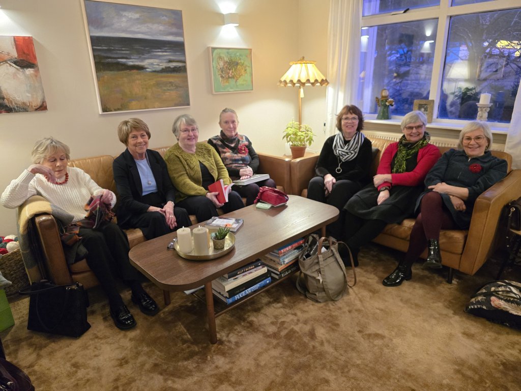 Epsilonsystur mættar á bókafund í Laugskarði.