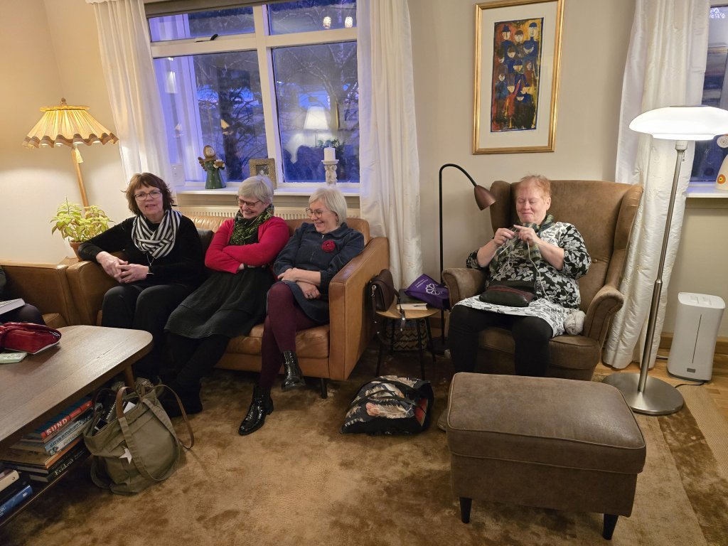 Glaðar Epsilonsystur.