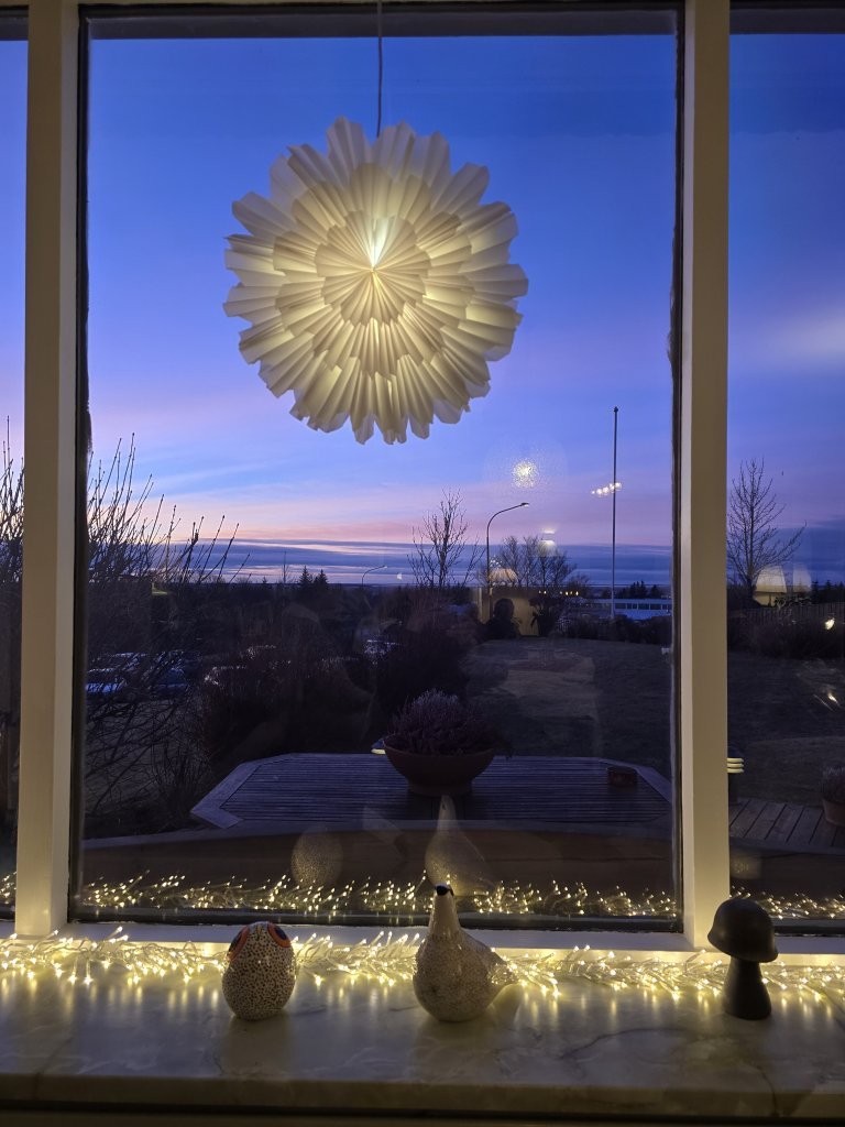 Ekki amalegt útsýni úr stofuglugganum.