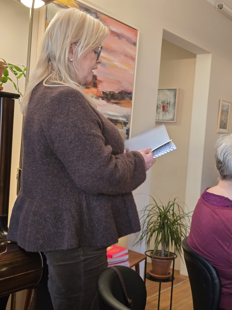 Guðríður segir frá Jötunsteini eftir Andra Snæ Magnason.