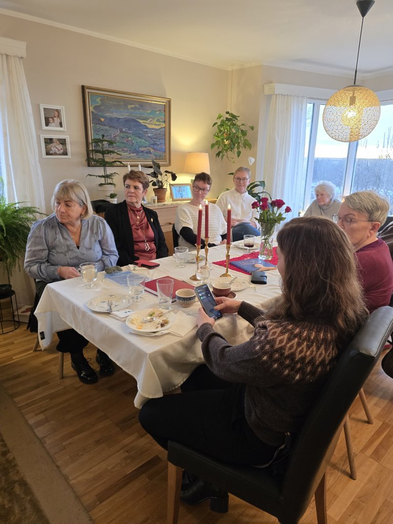 Hér er hlutað með athygli.