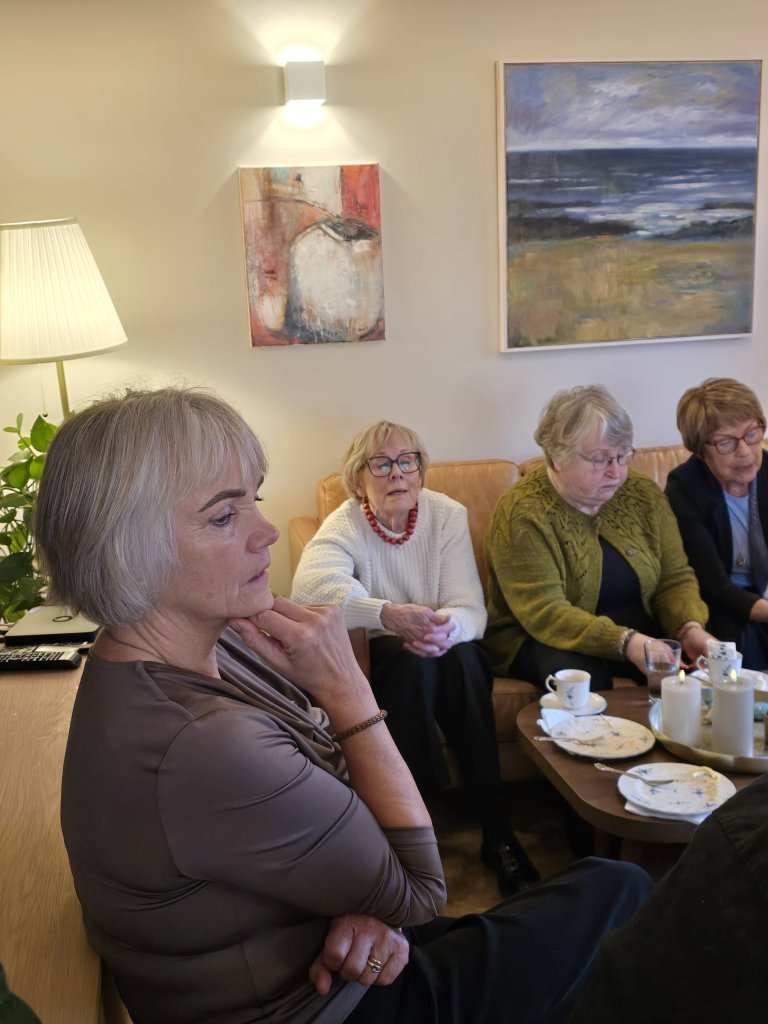 Erna tekur á móti Epsilonsystrum annað árið í röð.