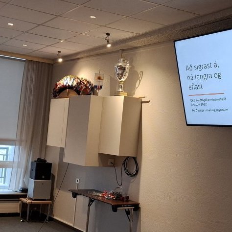 Aníta Jónsdóttir í Betadeild flytur erindi sitt: Að sigrast á, ná lengra og eflast