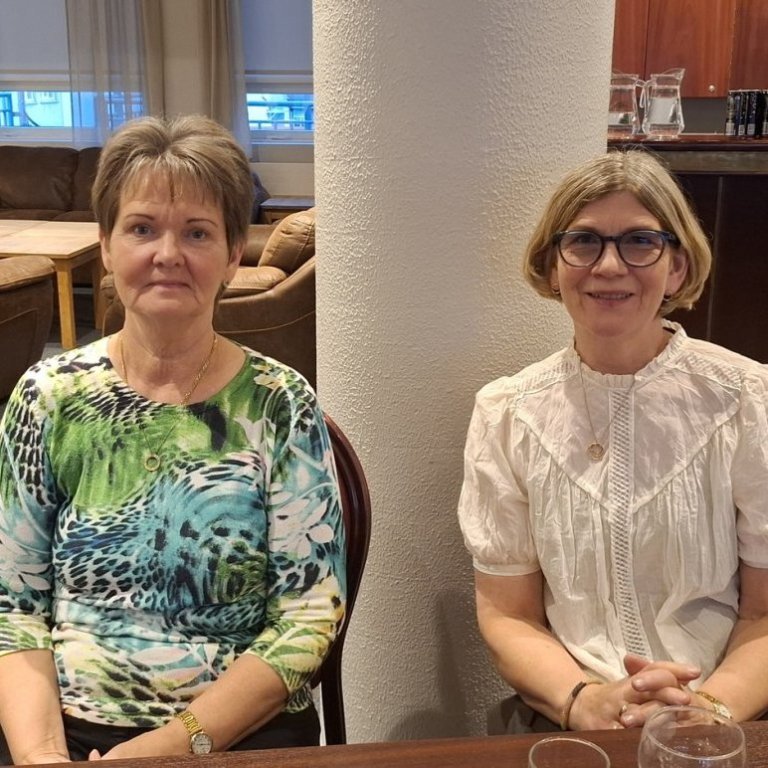 Þorgrður Sigurðardóttir og Hugrún Sigmundsdóttir í Betadeild voru í veitinganefnd