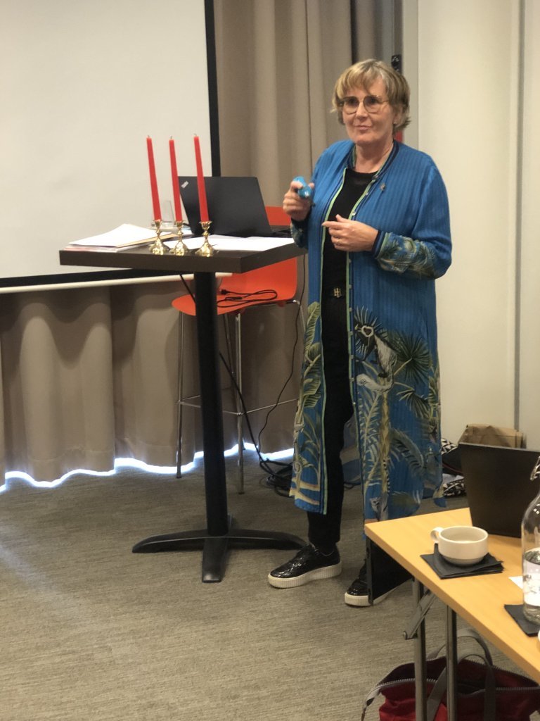 Árný Elíasdóttir landssambandsforseti setur fundinn 