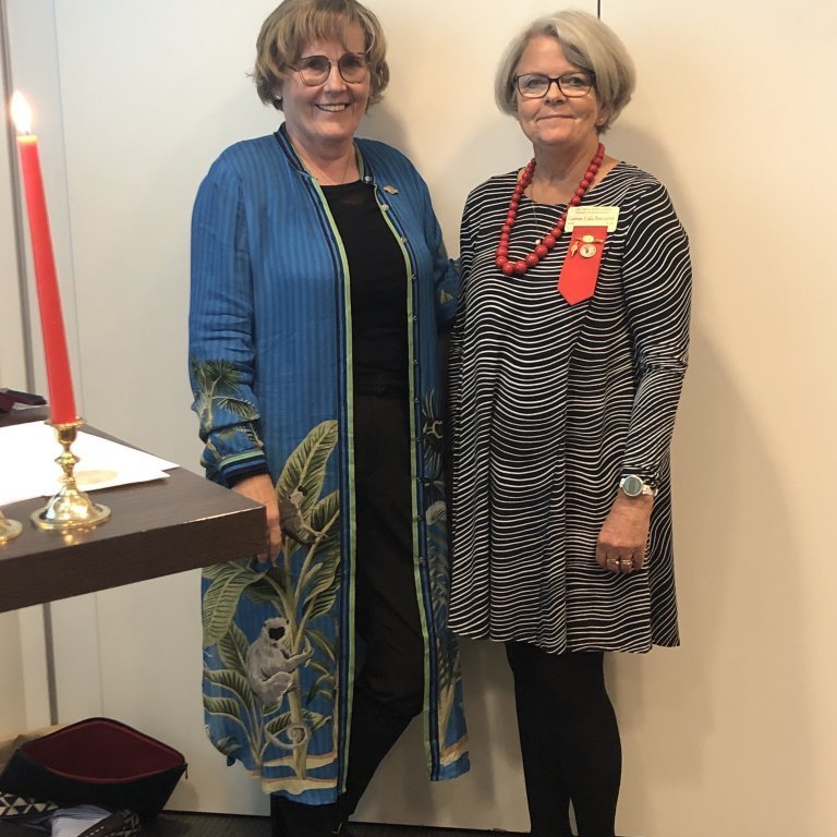 Árný Elíasdóttir, Gammadeild landssambandsforseti ásamt Guðrúnu Eddu Bentsdóttur, Kappadeild fráfarandi landssambandsforseta