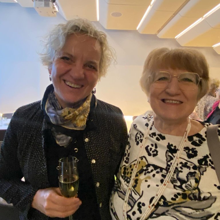 messenger_creation_417f7d14-11e2-4127-aeb1-09121f3bd52e