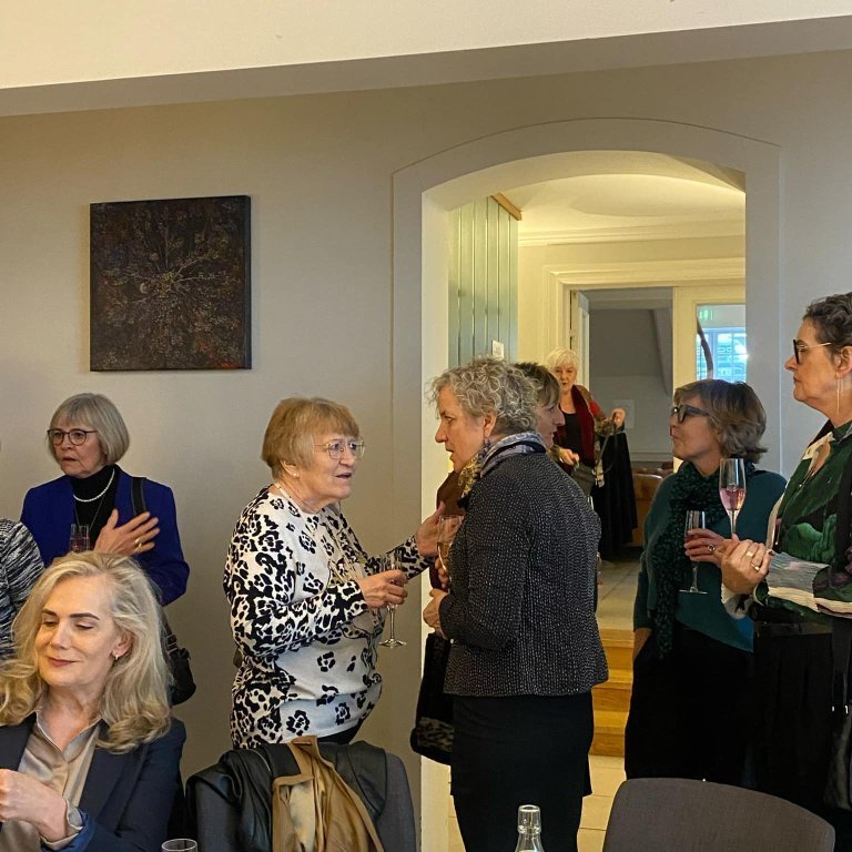 messenger_creation_b33ea3c2-728d-49ec-ae3f-66bcbc10b9b7