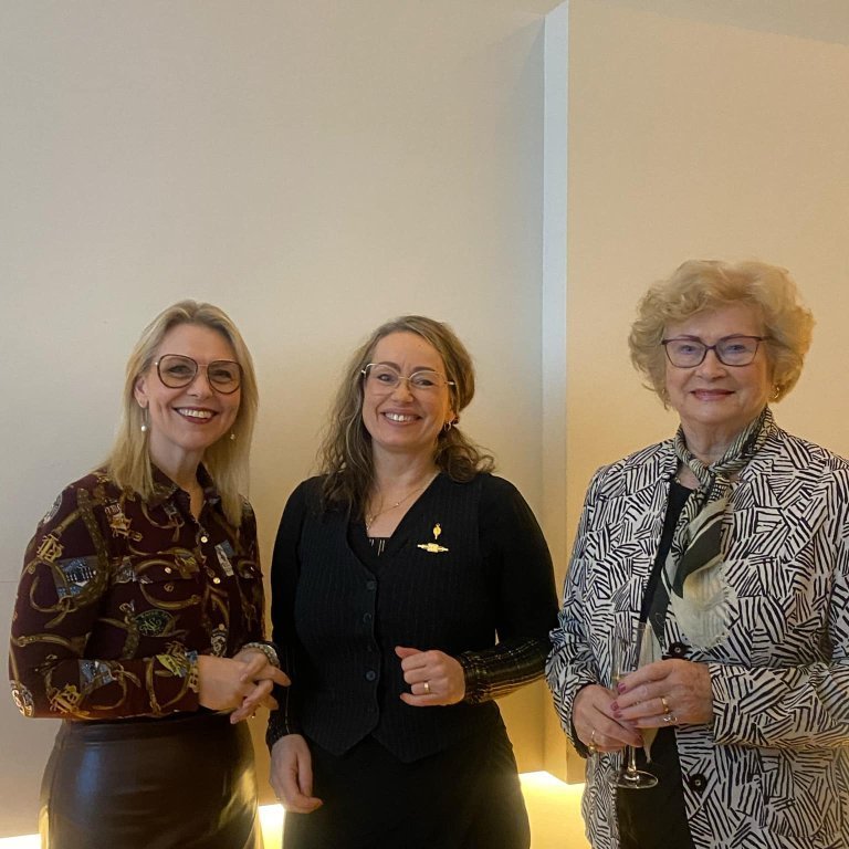 messenger_creation_fc6249ee-4739-4ae8-9ae3-019e6ca14094