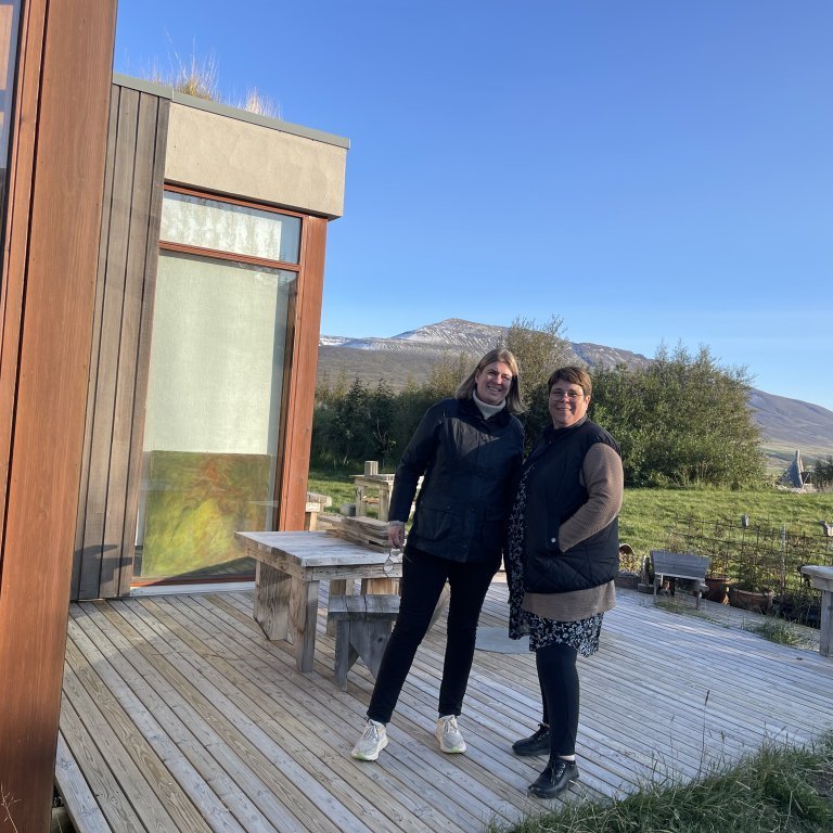 I Dyngjunni listhús - Kristín Elva og Drífa ræða málin
