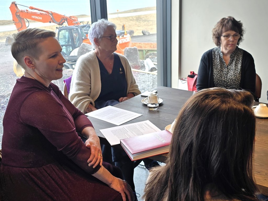 Hrund Logadóttir forseti landssambands DKG með Epsilonsystrum.