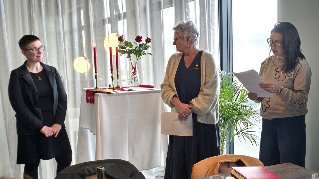 Gildi og tákn DKG samtakanna lesin og útskýrð.