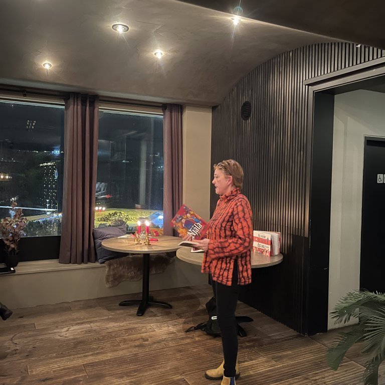 Brynhildur Þórarinsdóttir dósent og rithöfundur kynnir bókina Smáralindar-Móri